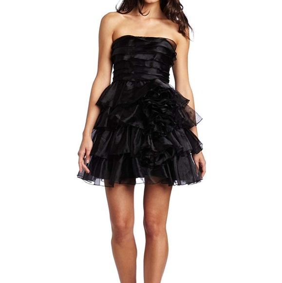 Women's Tiered Strapless Dress - Picture 2 of 9